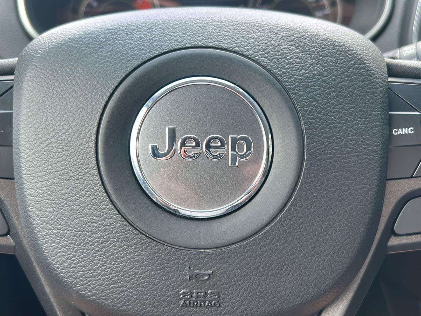 Used 2022 Jeep Cherokee Trailhawk AWD/4WD image 21