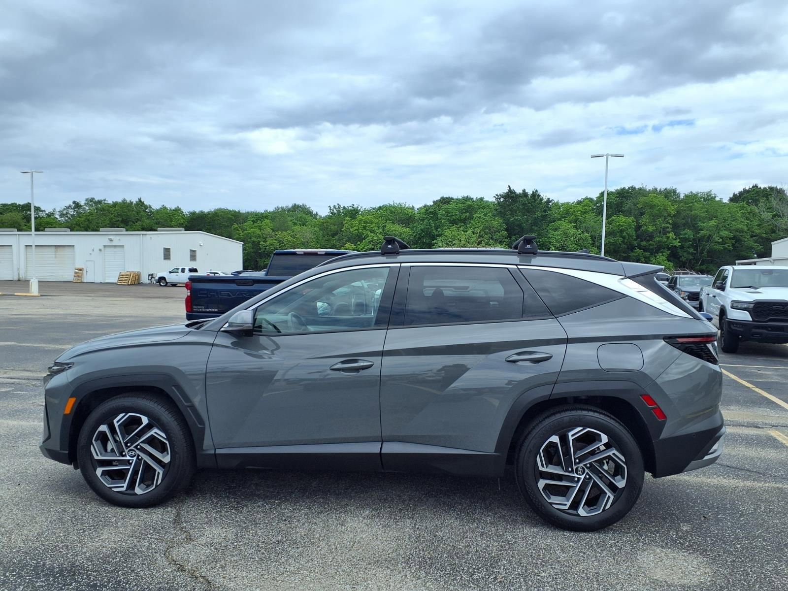 Used 2025 Hyundai Tucson Limited FWD image 24