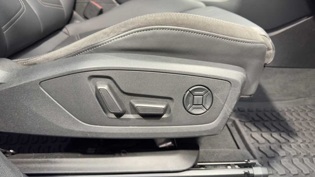 Used 2021 Audi Q3 2.0T Premium w/ Convenience Package AWD/4WD image 13