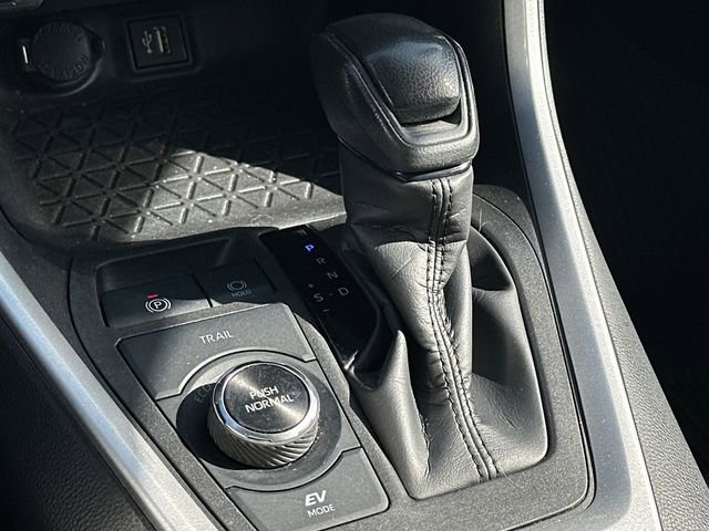 Used 2023 Toyota RAV4 XLE w/ Convenience Package image 24