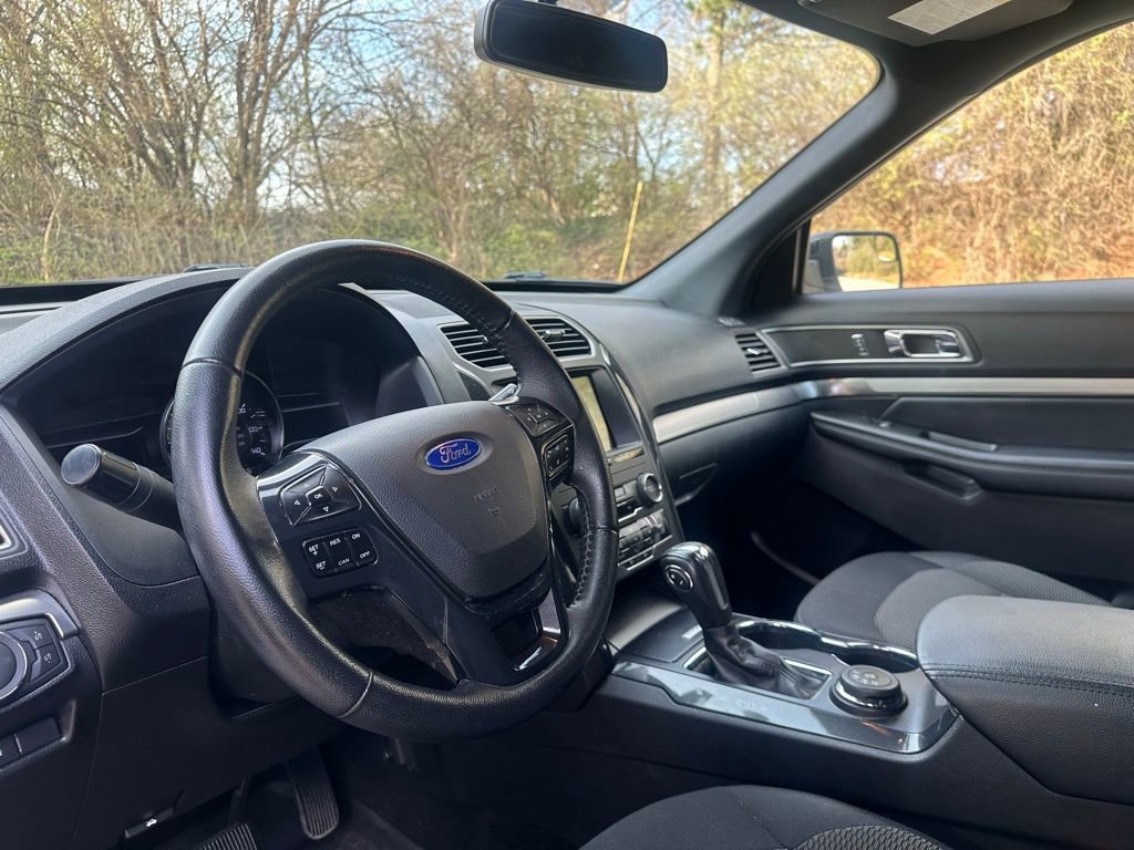 Used 2018 Ford Explorer XLT w/ Equipment Group 201A image 10