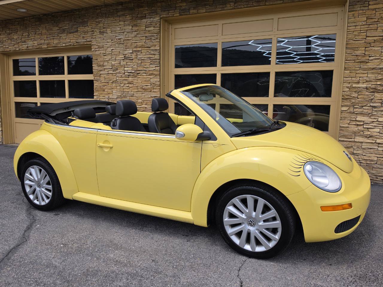 Used 2008 Volkswagen Beetle SE FWD image 21