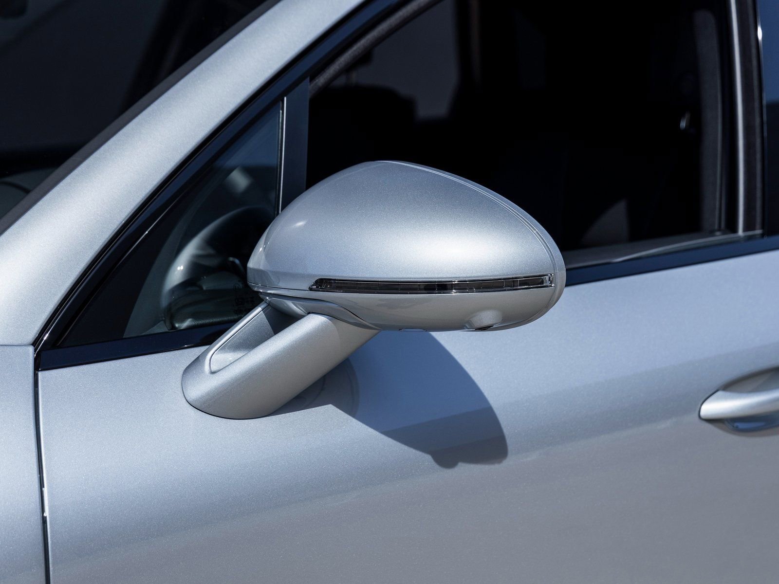 Certified 2025 Porsche Macan S image 17