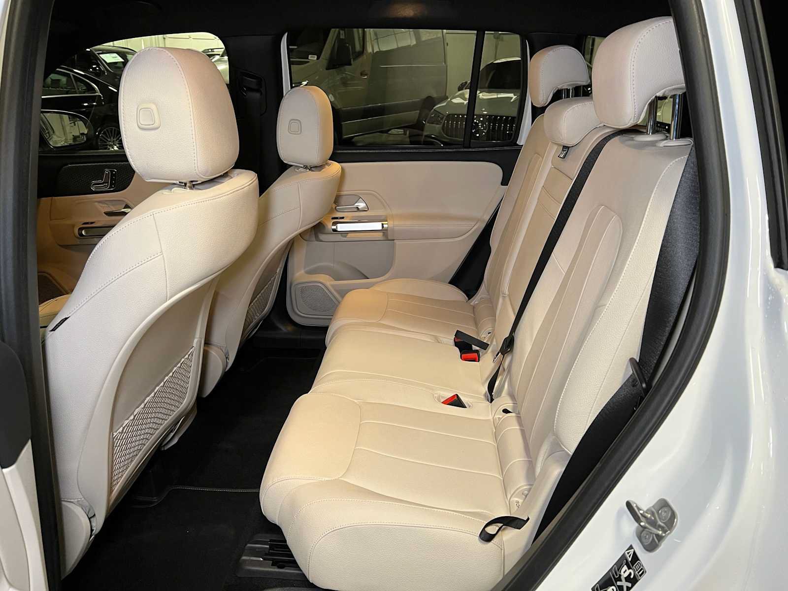 Used 2025 Mercedes-Benz GLB 250 4MATIC image 20