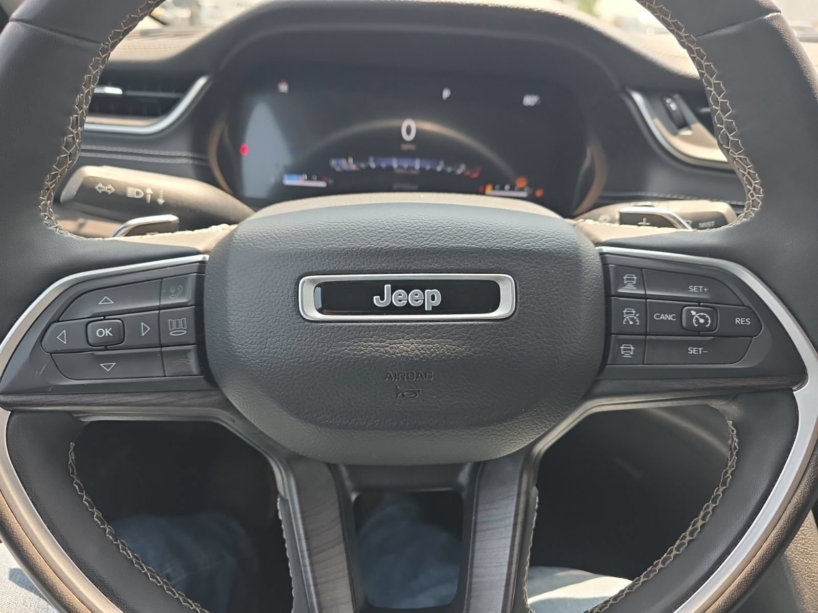 Used 2023 Jeep Grand Cherokee L Limited w/ Luxury Tech Group II AWD/4WD image 18