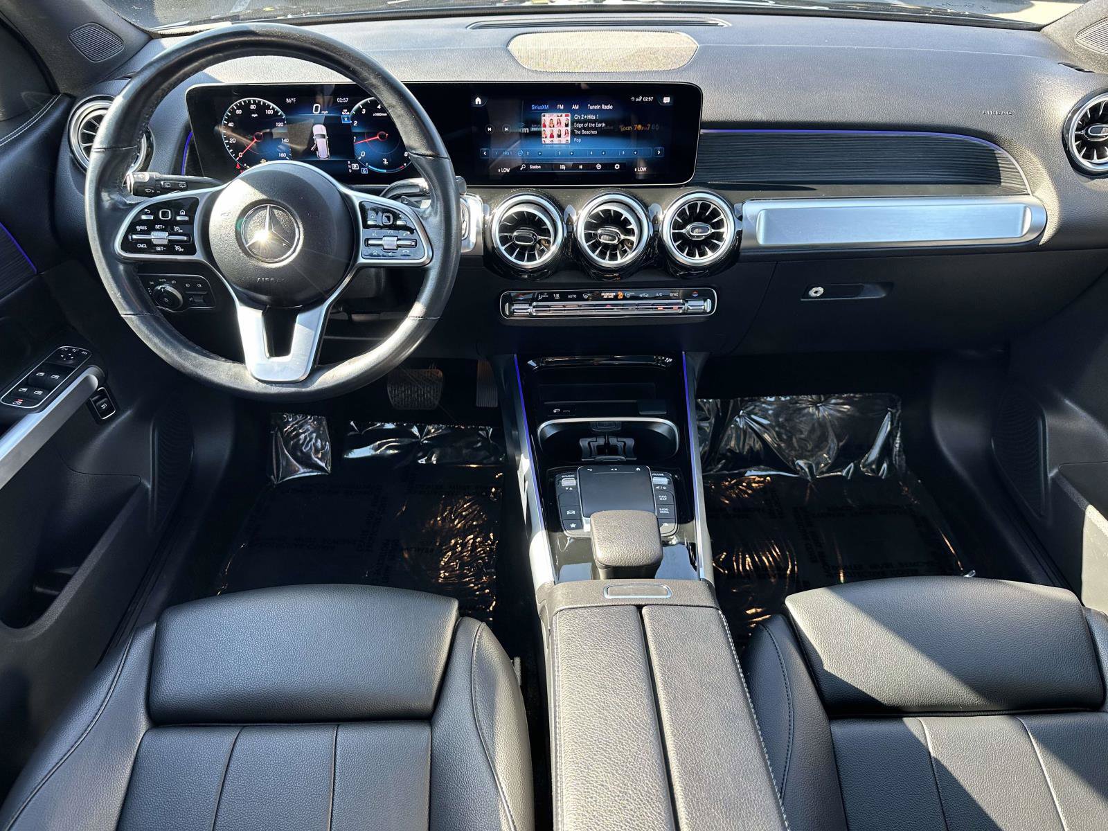 Used 2023 Mercedes-Benz GLB 250 4MATIC w/ Premium Package image 9