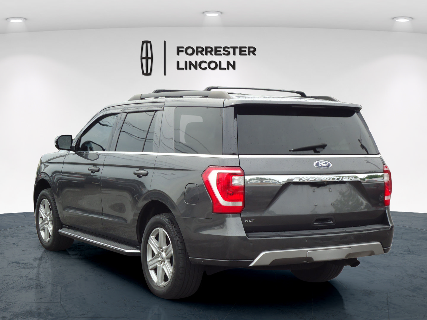 Used 2018 Ford Expedition XLT w/ Equipment Group 202A AWD/4WD image 5