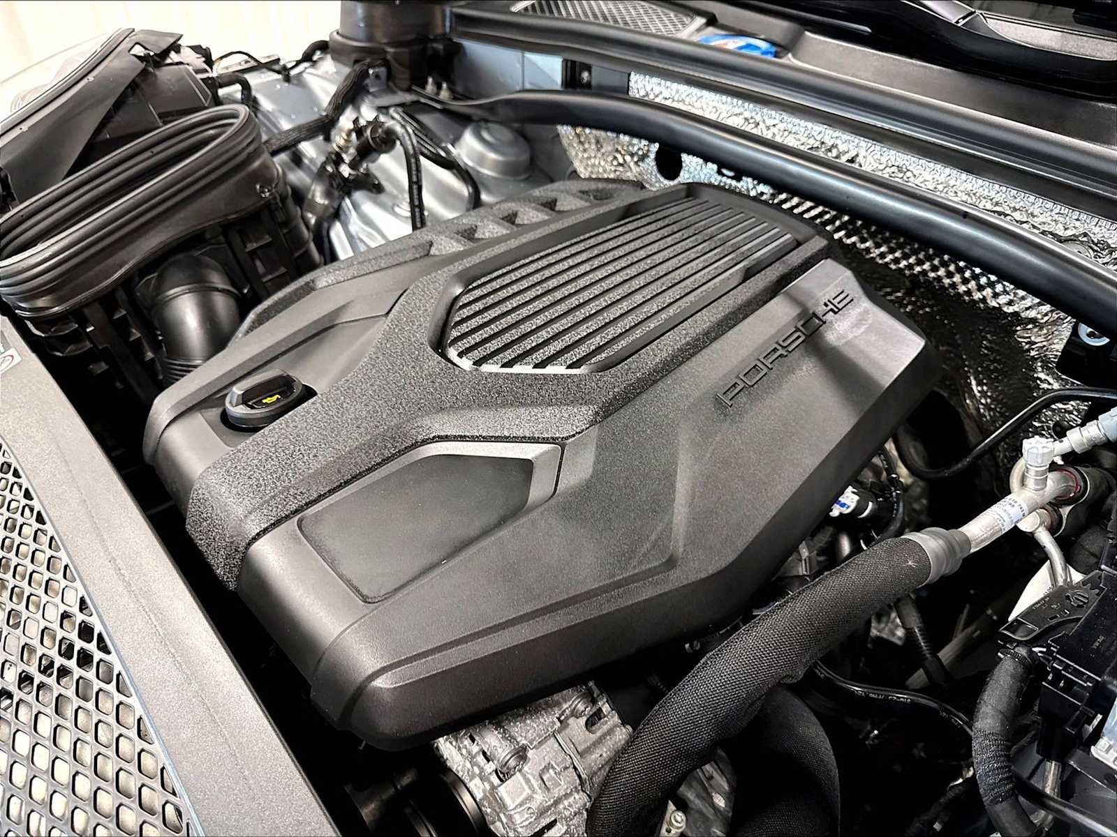 Used 2026 Porsche Macan AWD/4WD image 37
