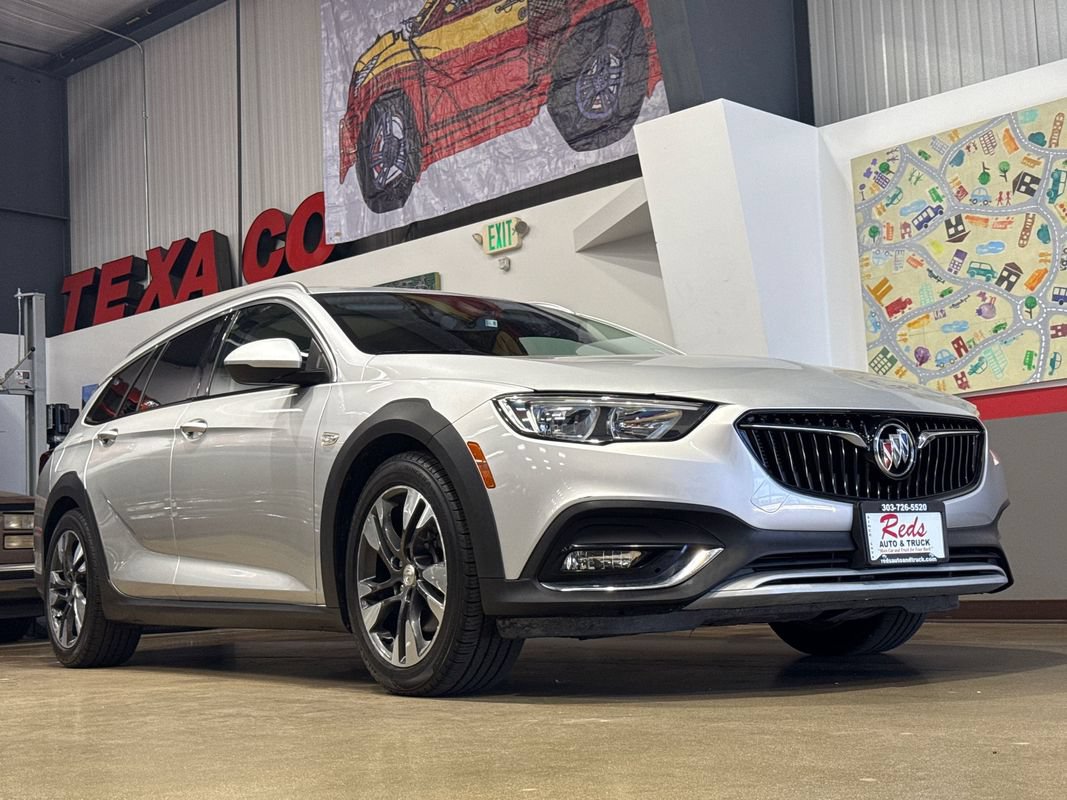 Used 2018 Buick Regal Essence w/ Sights and Sounds Package AWD/4WD image 41