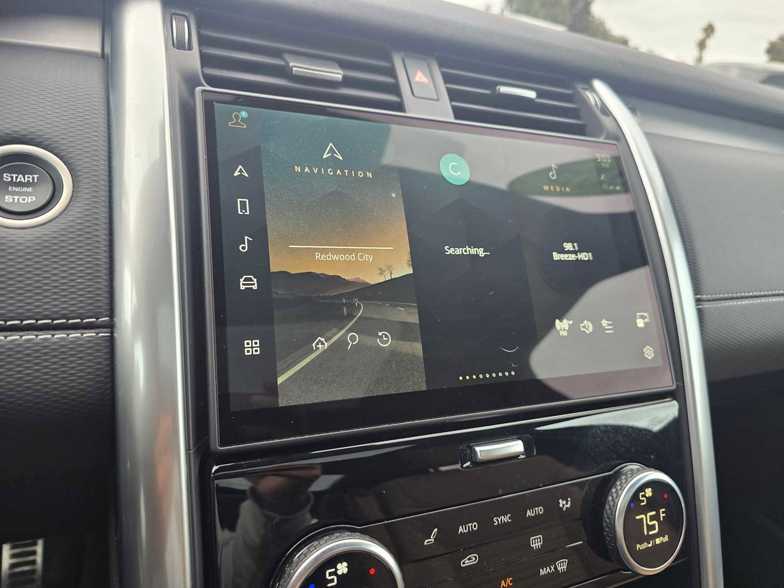 Certified 2025 Land Rover Discovery Dynamic SE image 29