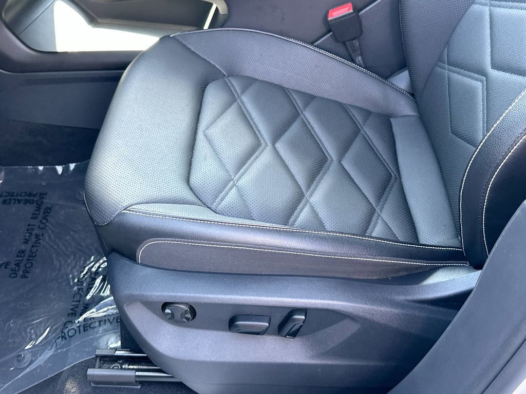 Used 2025 Volkswagen Atlas SE FWD image 19