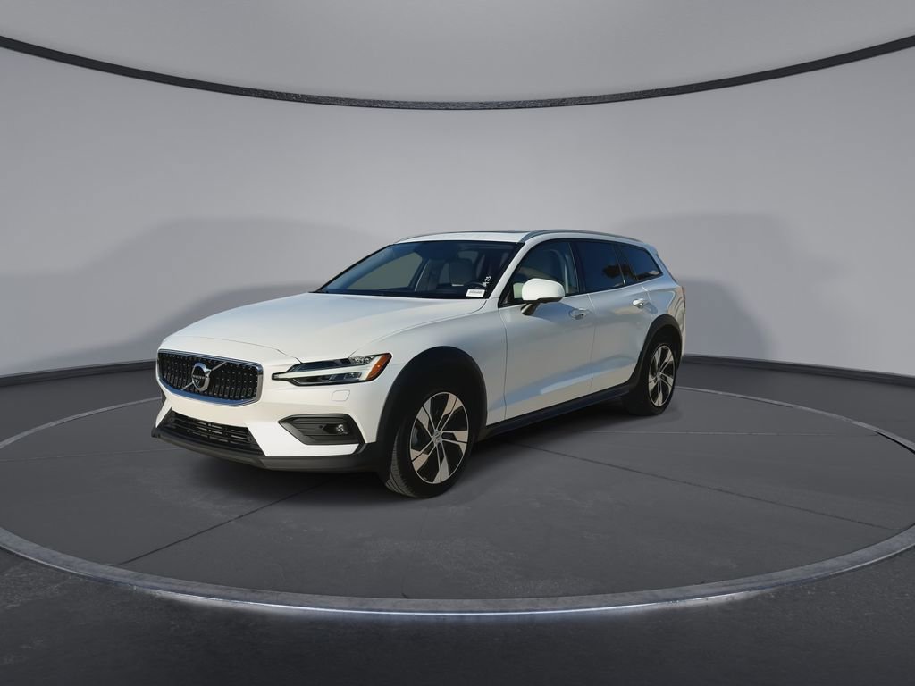 Used 2022 Volvo V60 T5 Cross Country AWD/4WD image 4