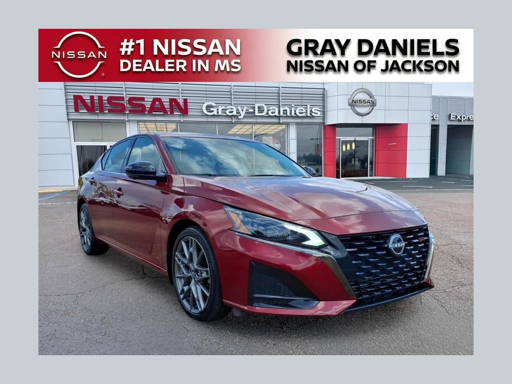 Certified 2024 Nissan Altima 2.0 SR FWD image 1