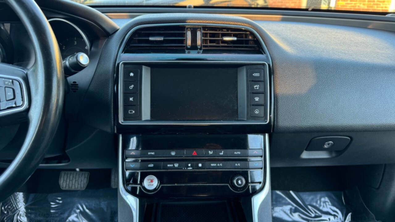Used 2017 Jaguar XE Prestige image 21