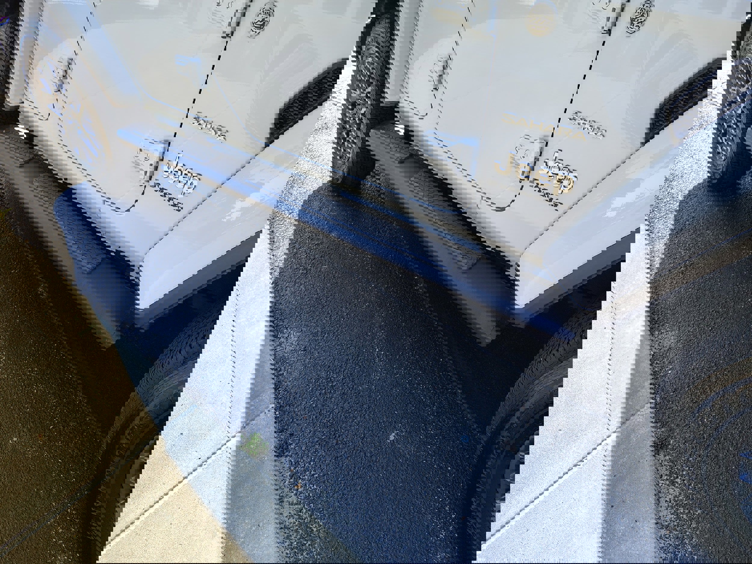 Certified 2024 Jeep Wrangler Sahara w/ Technology Group image 7