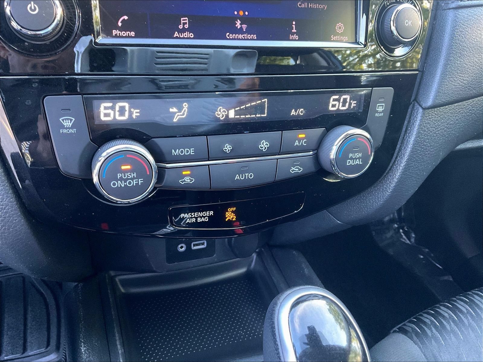 Used 2020 Nissan Rogue SV FWD image 16