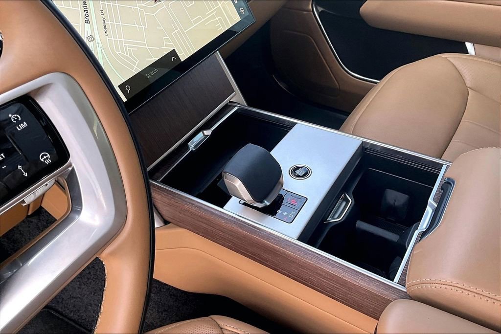 Used 2025 Land Rover Range Rover SE image 14