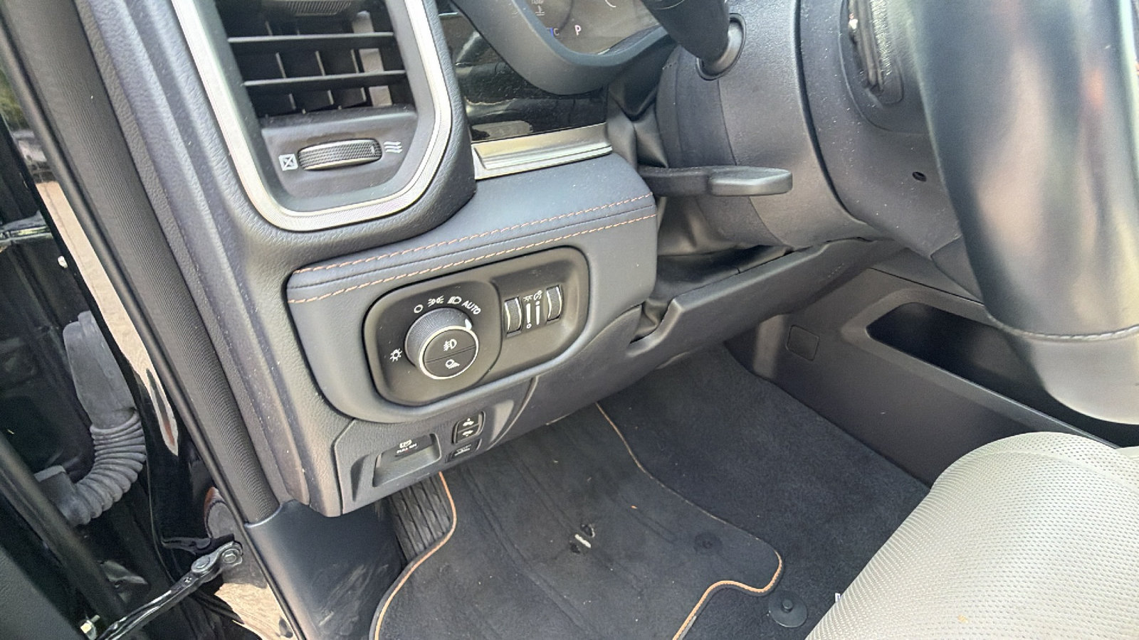 Used 2025 RAM 1500 Tungsten AWD/4WD image 25
