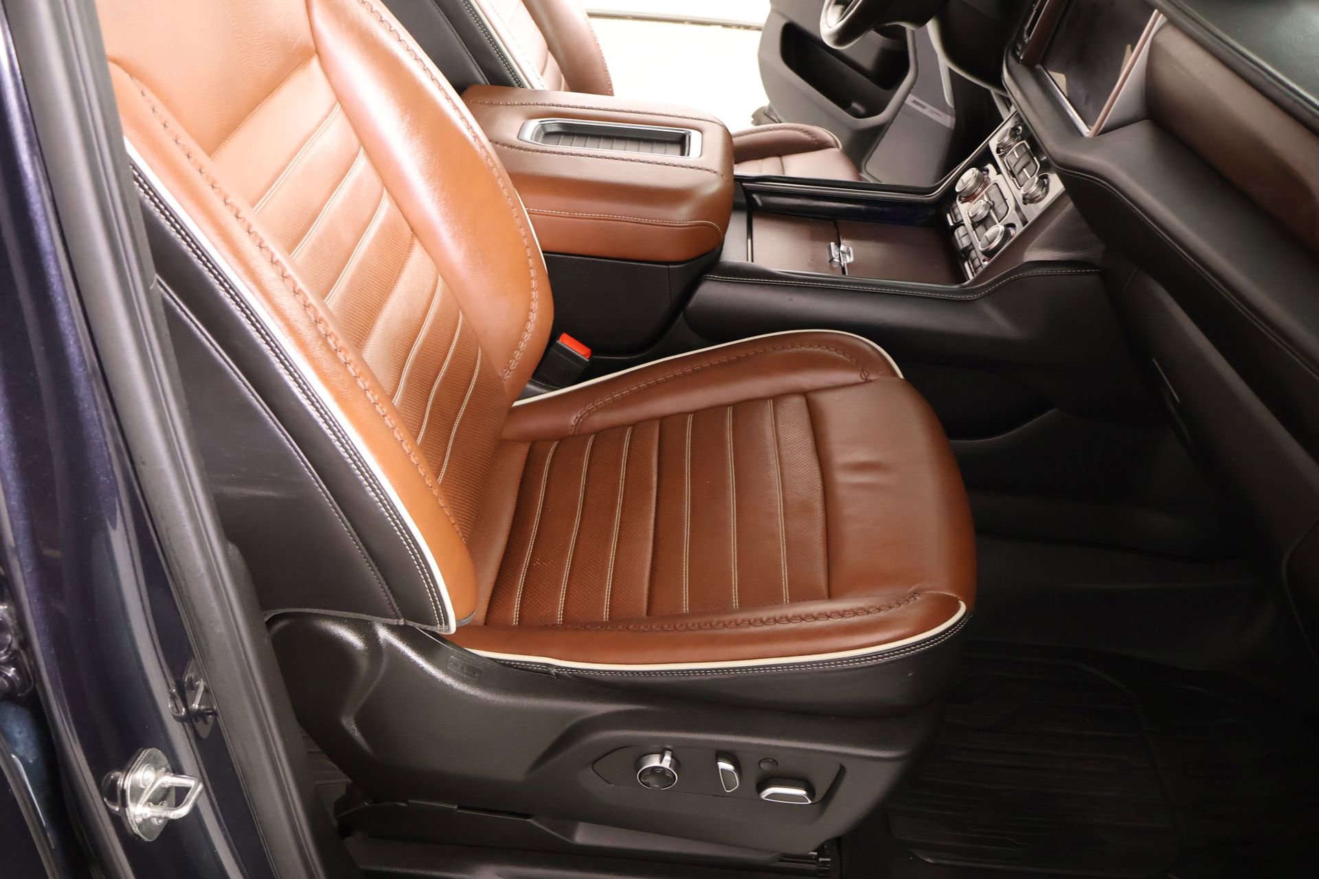 Used 2023 GMC Yukon XL Denali Ultimate image 14