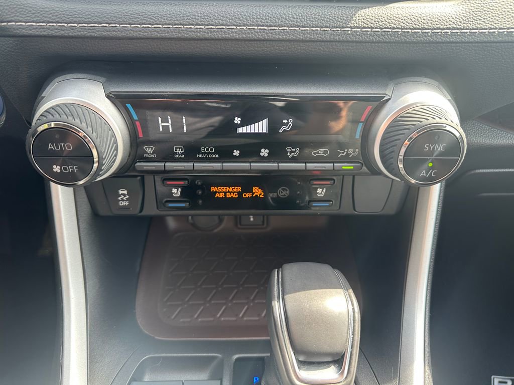 Used 2022 Toyota RAV4 Limited AWD/4WD image 17