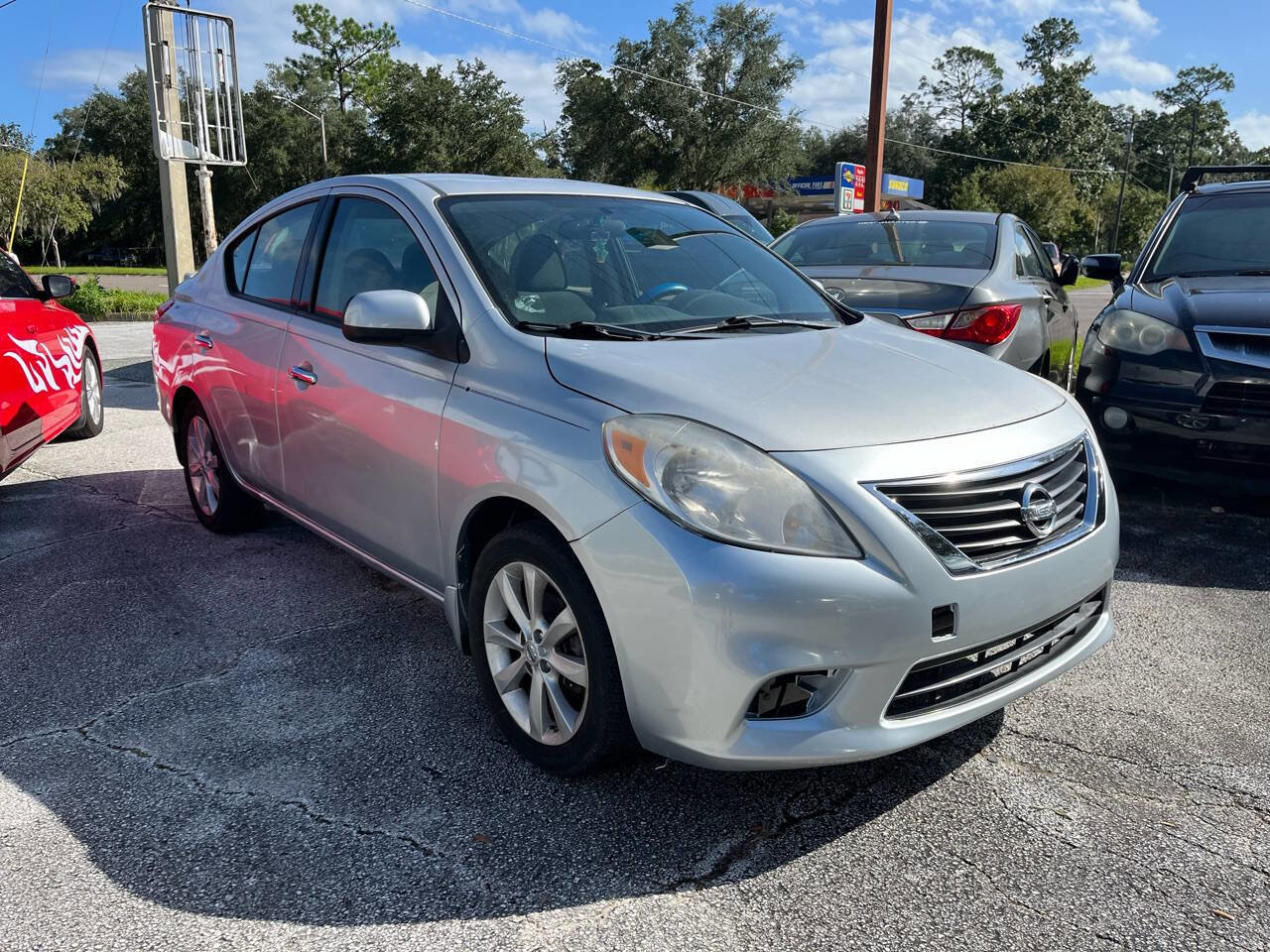 Used 2014 Nissan Versa SL w/ Tech Package image 4