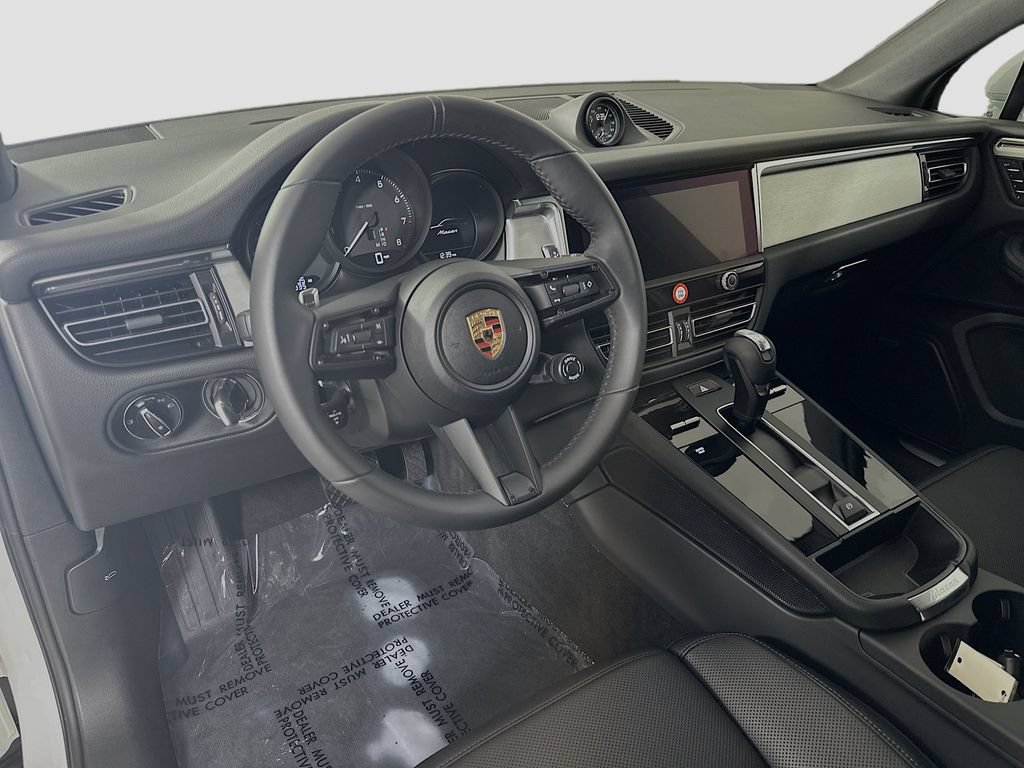 New 2025 Porsche Macan AWD/4WD image 4