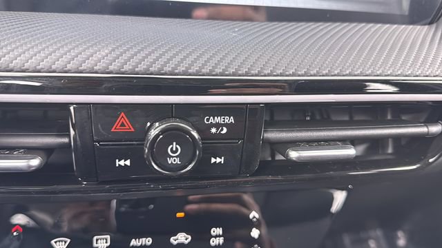 Used 2025 Nissan Kicks SR w/ Illumination Package image 26