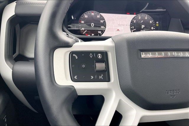 Used 2025 Land Rover Defender 110 S image 21