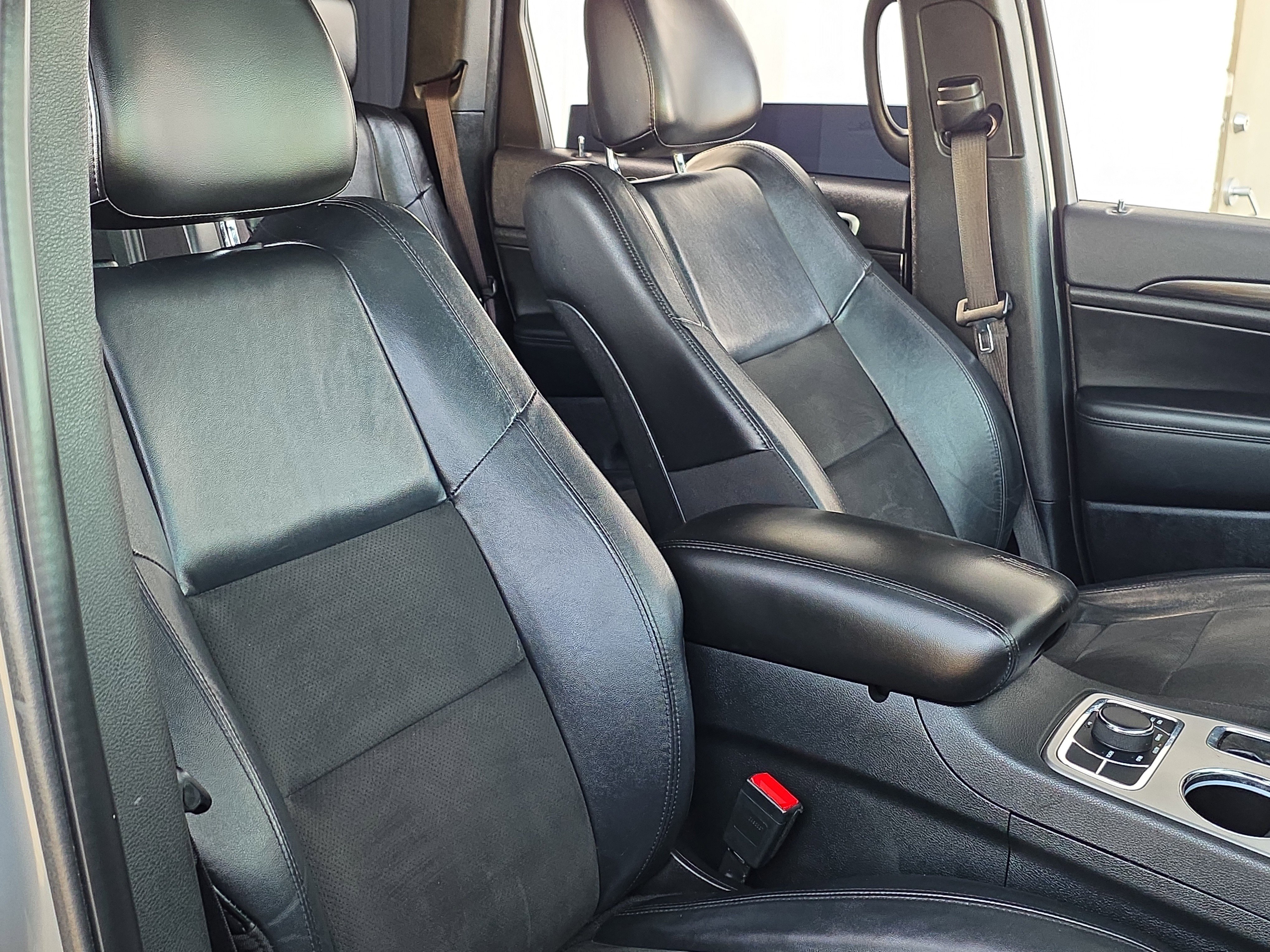 Used 2022 Jeep Grand Cherokee Laredo X image 35