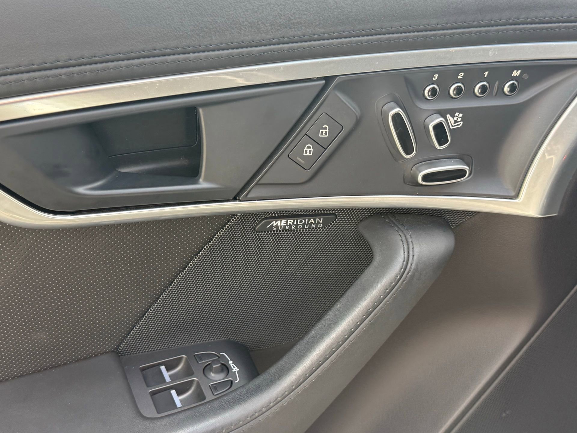 Used 2023 Jaguar F-TYPE R-Dynamic image 30