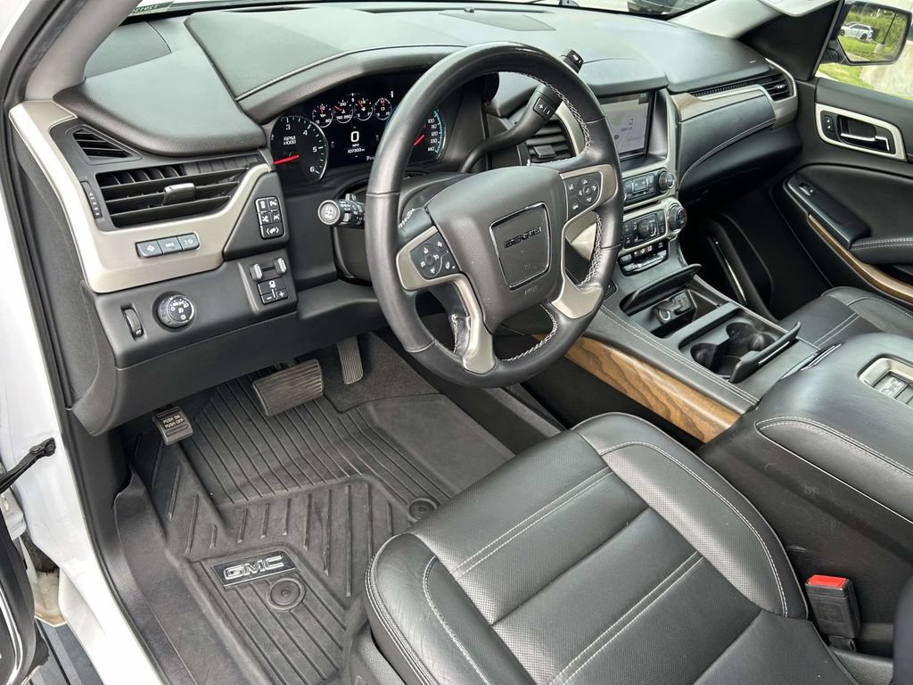 Used 2020 GMC Yukon Denali w/ Denali Premium Package RWD image 2