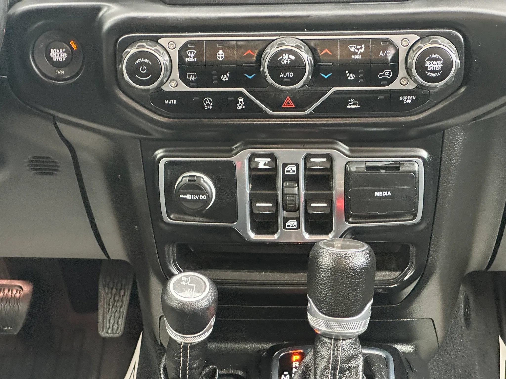 Used 2020 Jeep Gladiator Overland AWD/4WD image 16