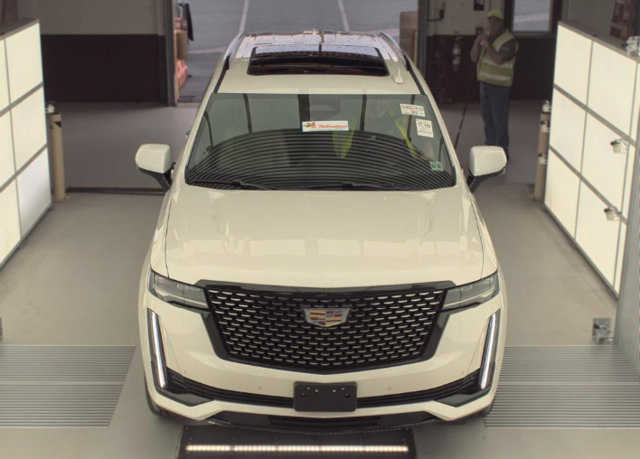 Used 2021 Cadillac Escalade Premium Luxury AWD/4WD image 1