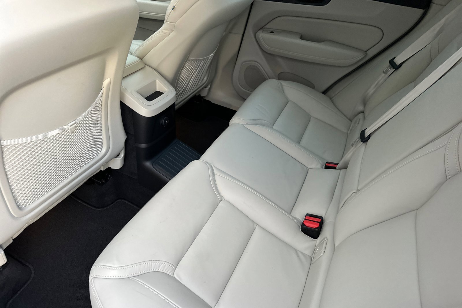 Used 2023 Volvo XC60 T8 Ultimate image 12