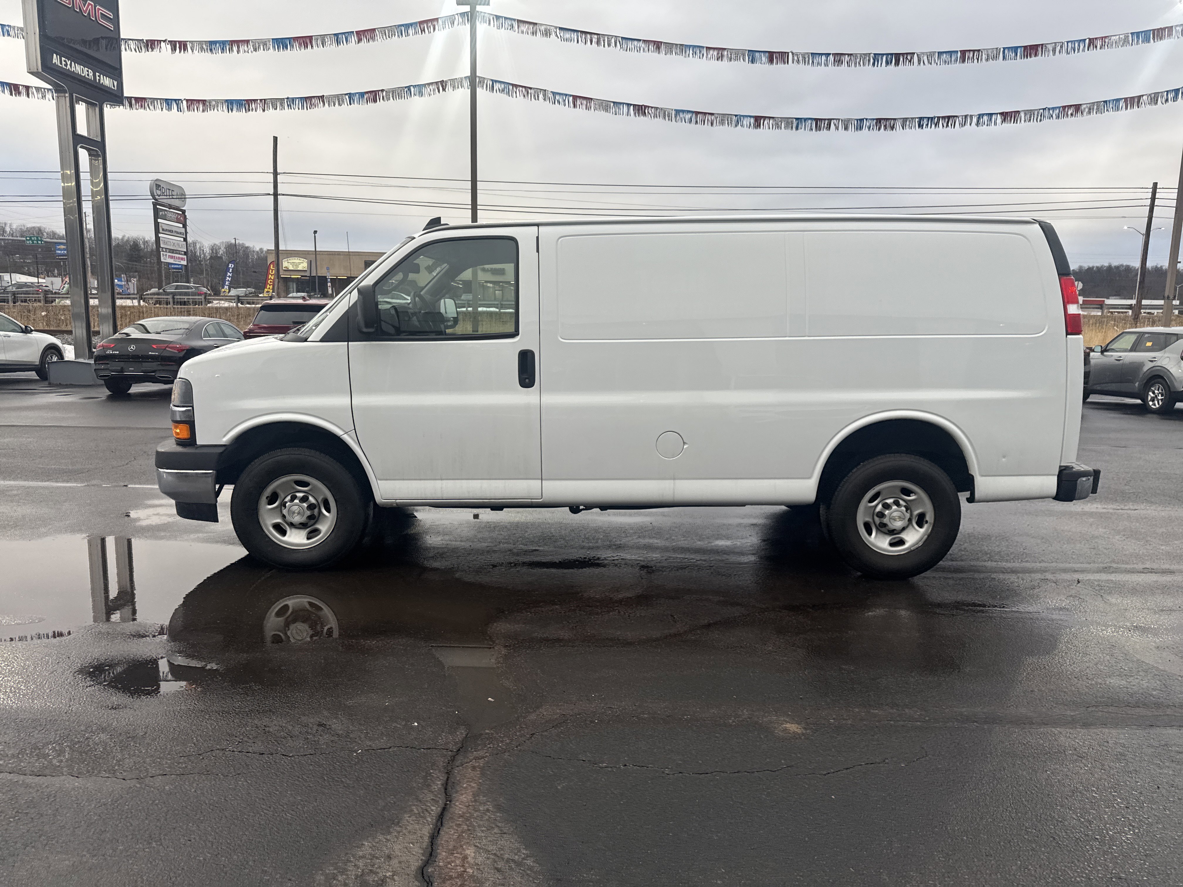 Used 2022 Chevrolet Express 2500 Work Van Full-size Cargo Van w/ Driver Convenience Package image 7