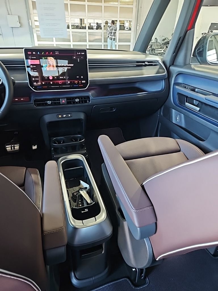 Used 2025 Volkswagen ID. Buzz Pro S Plus image 23