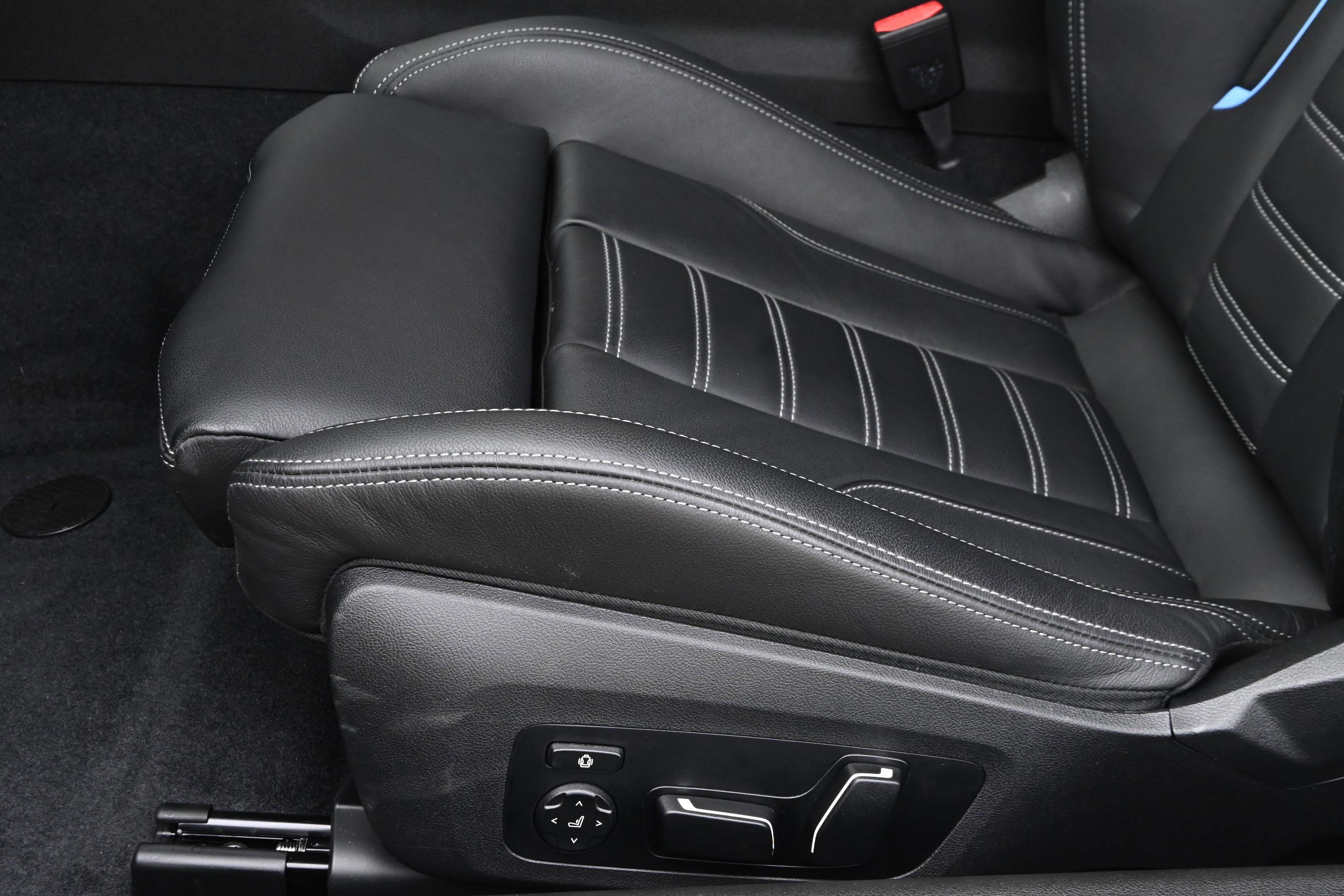 Used 2025 BMW M2 w/ M Driver's Package image 28