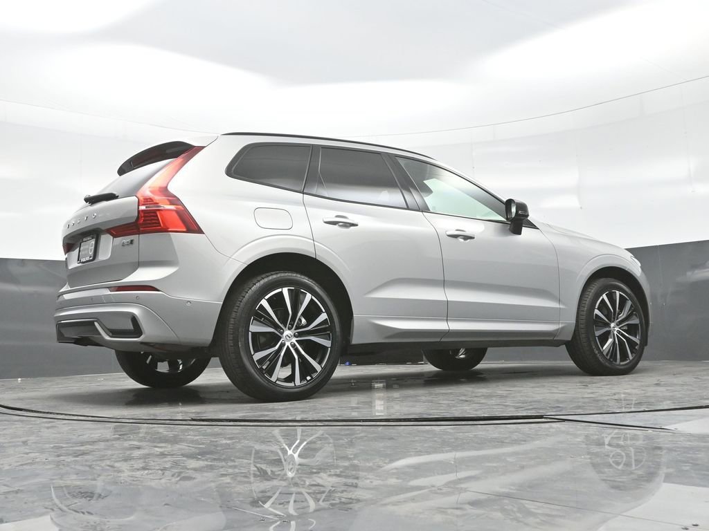 Used 2025 Volvo XC60 B5 Plus AWD/4WD image 28