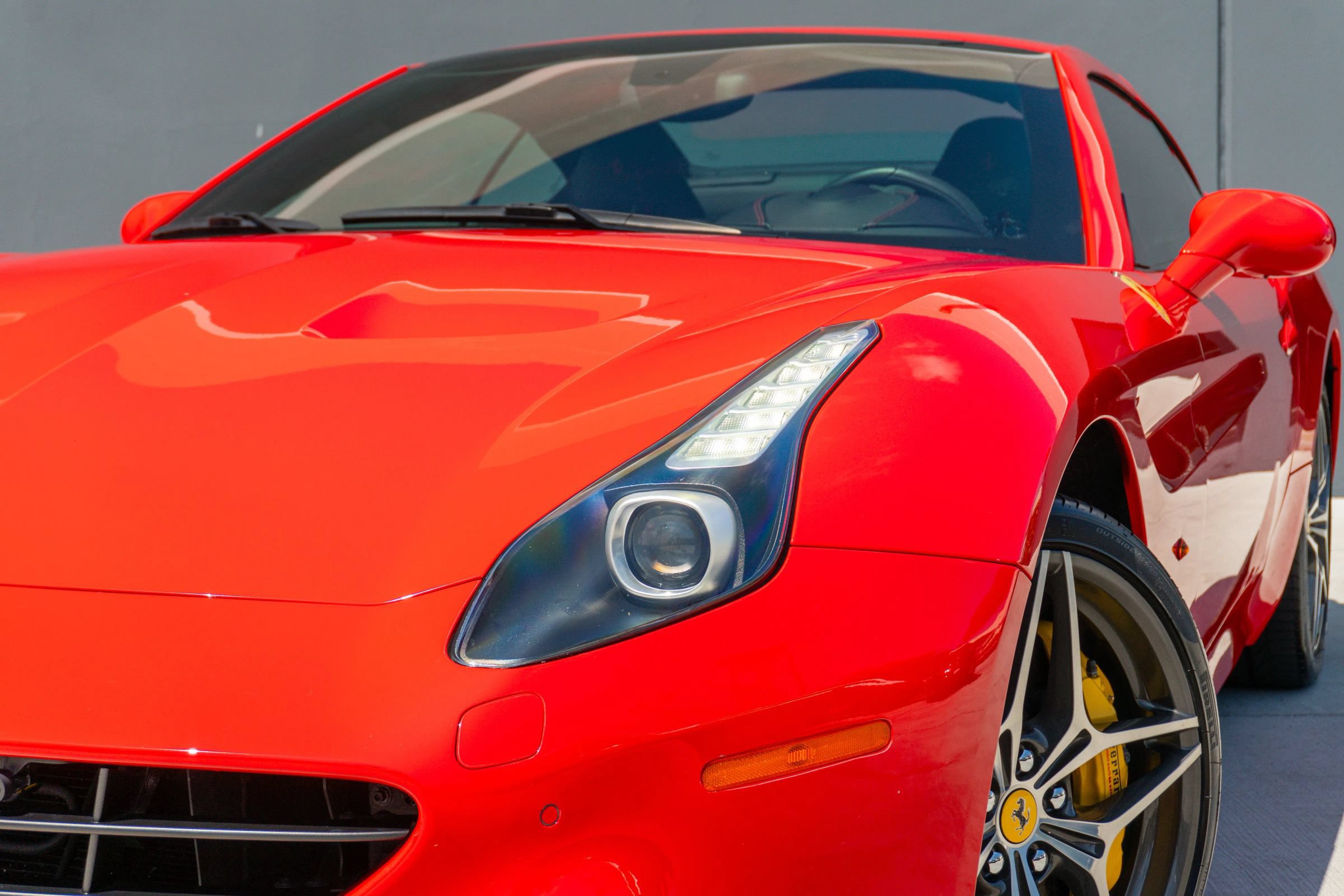 Used 2017 Ferrari California T RWD image 23