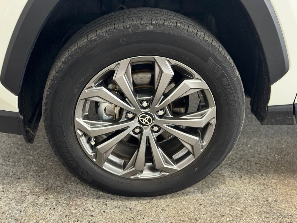 Used 2022 Toyota RAV4 Limited AWD/4WD image 27