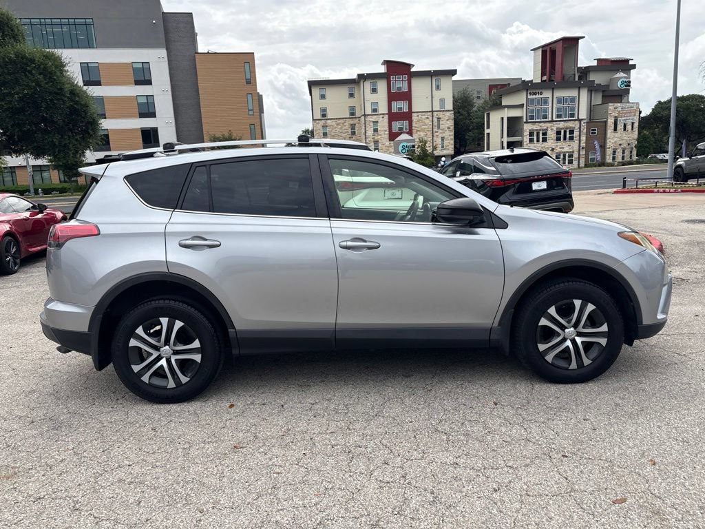Used 2018 Toyota RAV4 LE FWD image 6