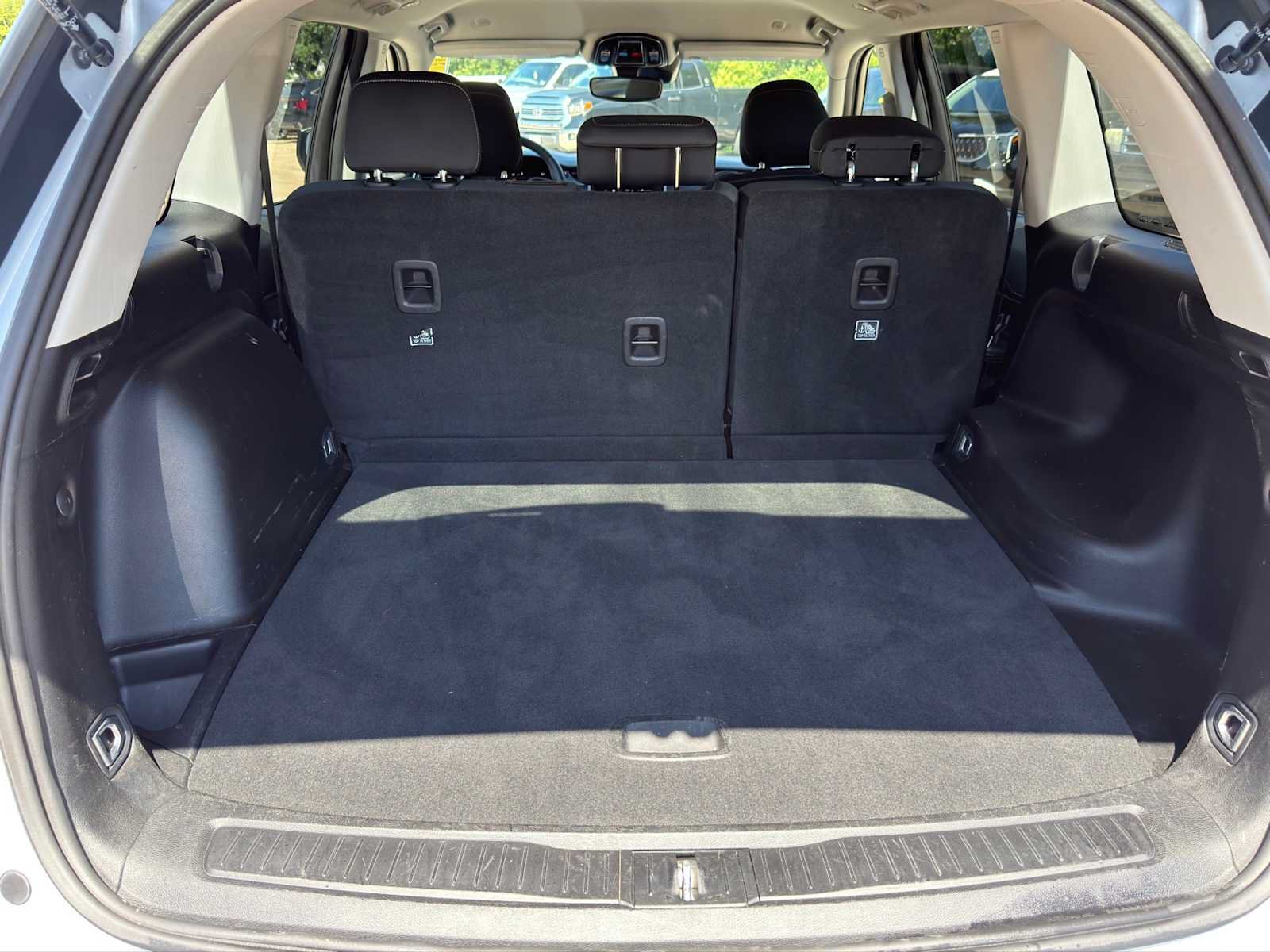 Used 2023 Jeep Grand Cherokee Laredo RWD image 9
