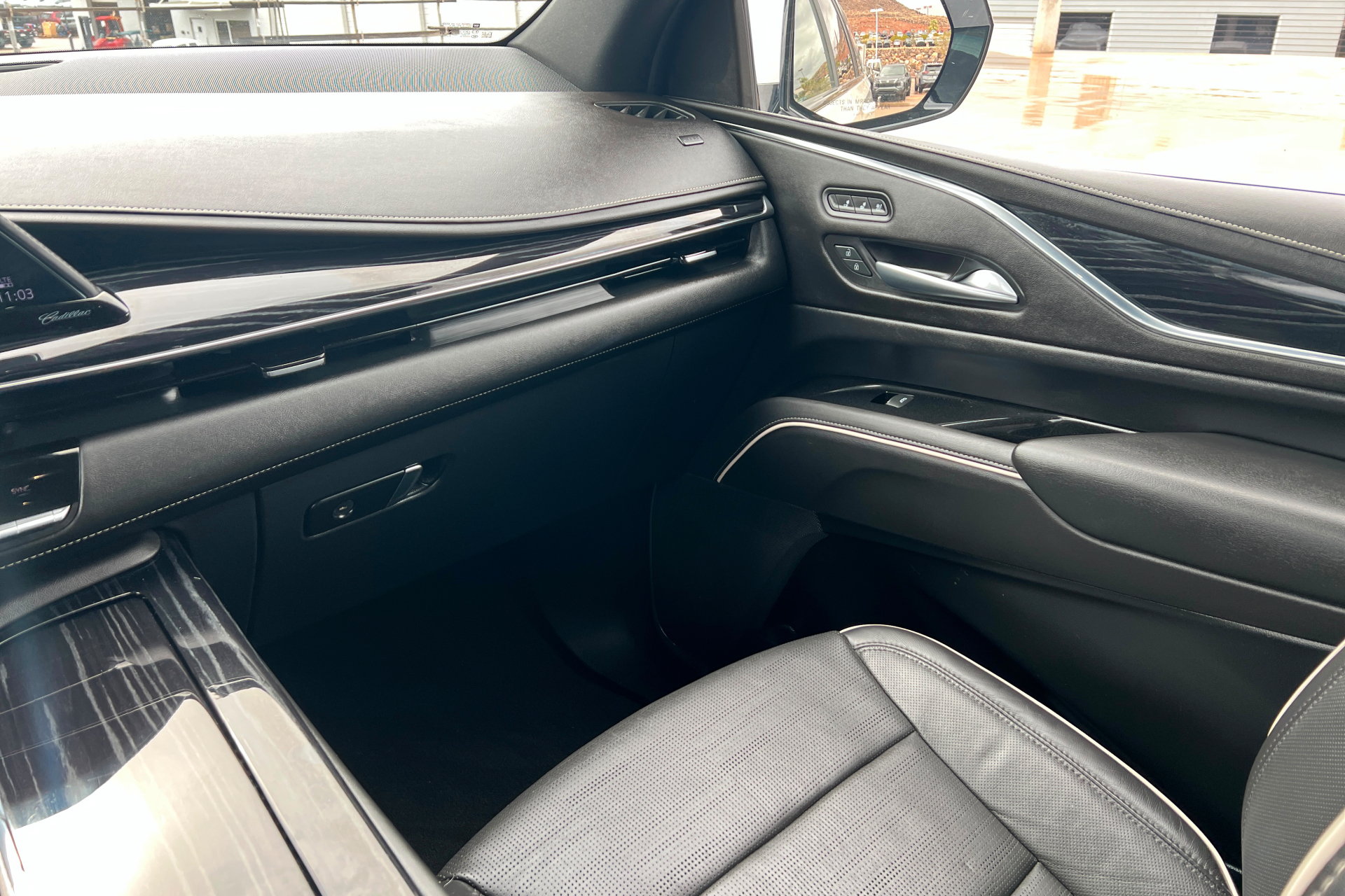 Used 2021 Cadillac Escalade ESV Sport w/ Driver Assist Tech Package AWD/4WD image 11