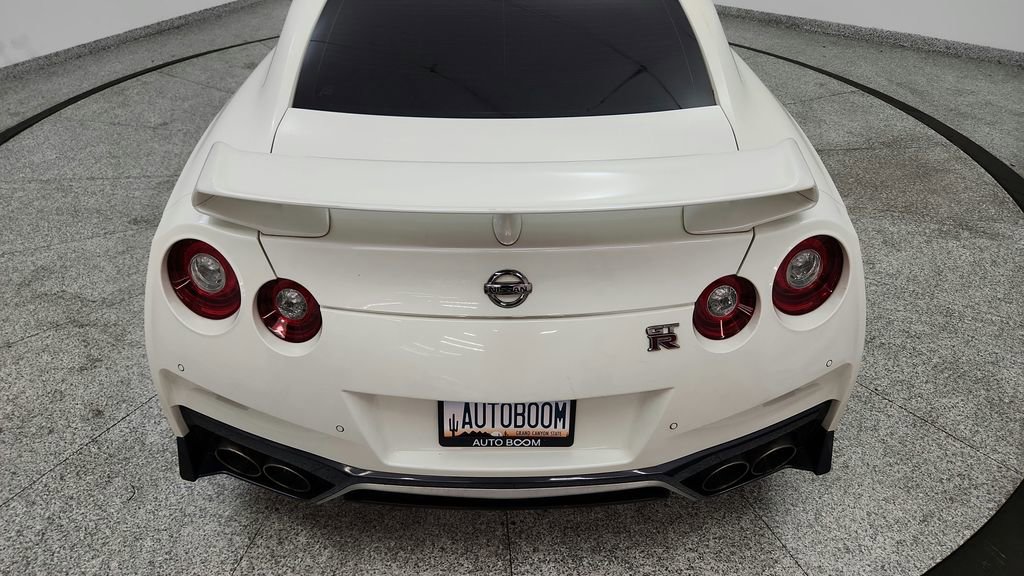 Used 2018 Nissan GT-R Premium image 10
