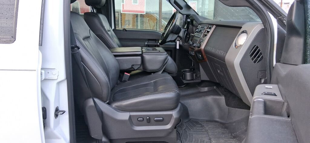 Used 2012 Ford F350 Lariat w/ Chrome Pkg image 12