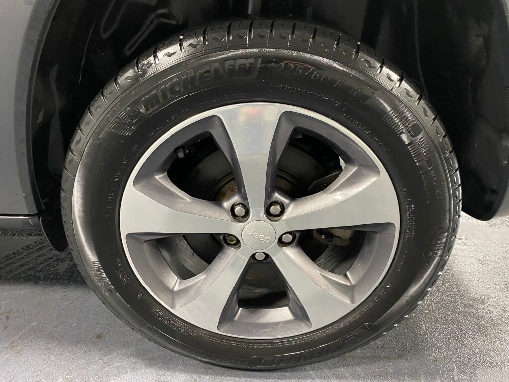 Used 2019 Jeep Cherokee Limited image 5