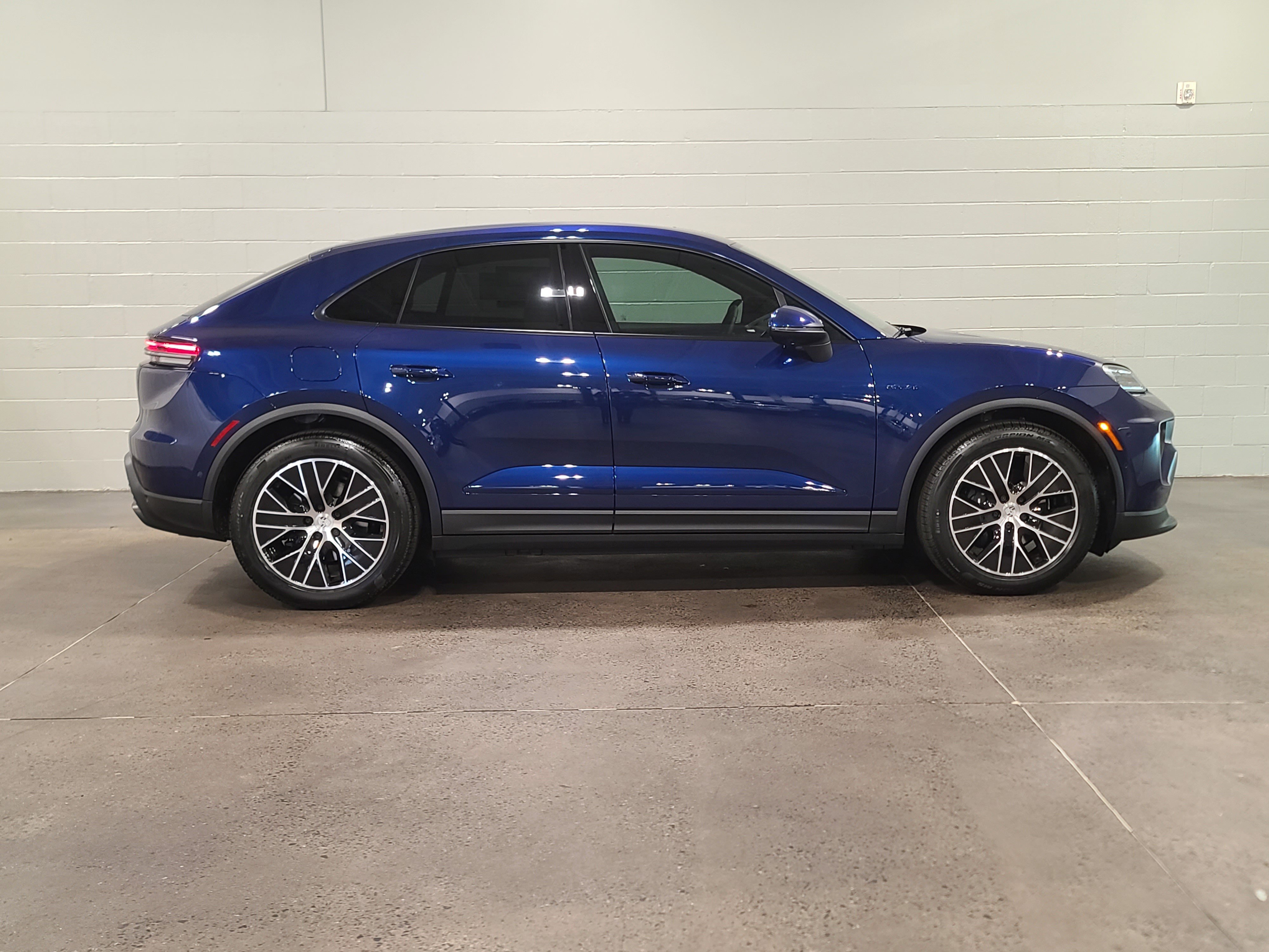 New 2026 Porsche Macan Electric RWD image 8