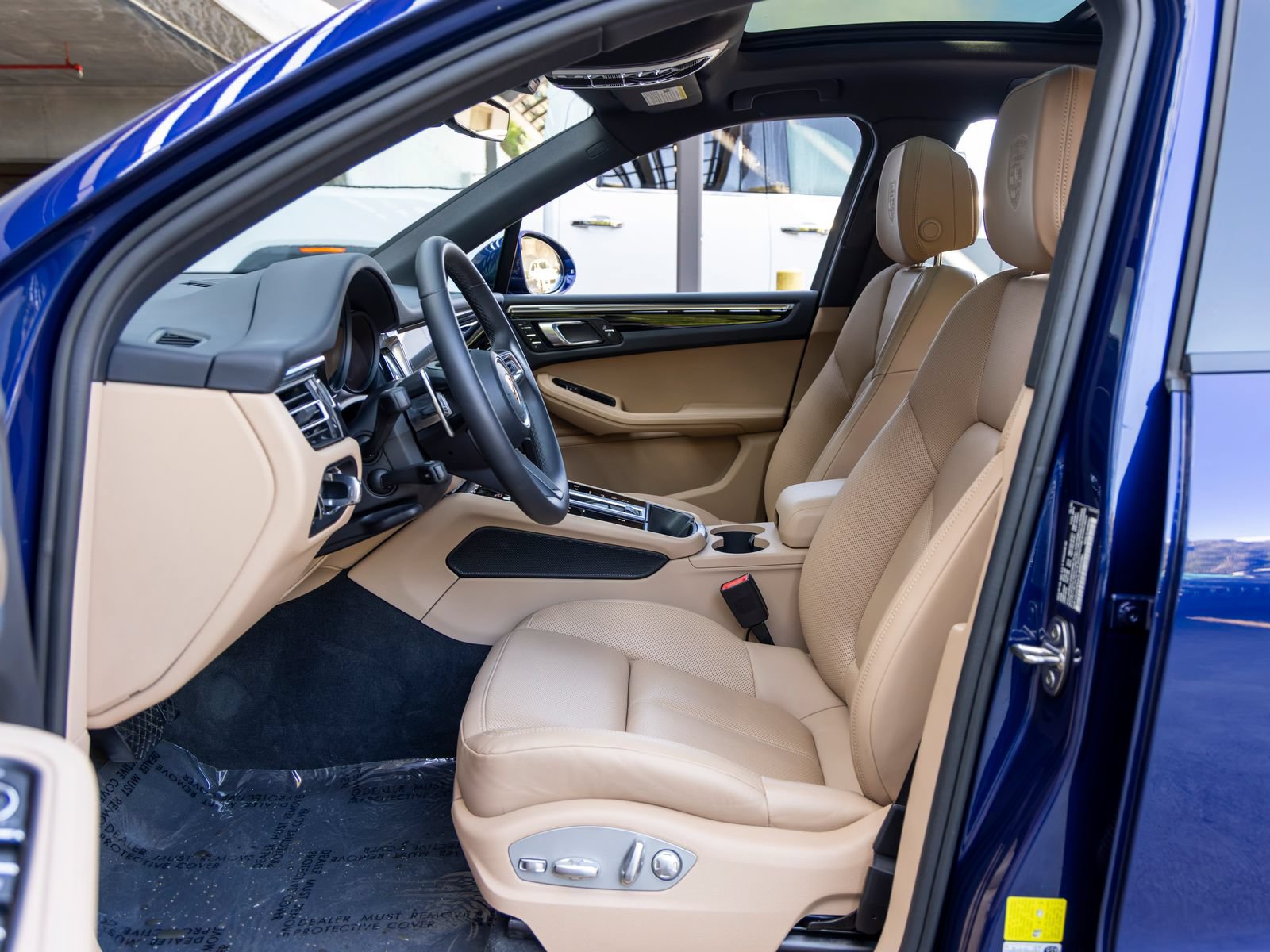 Certified 2026 Porsche Macan AWD/4WD image 31