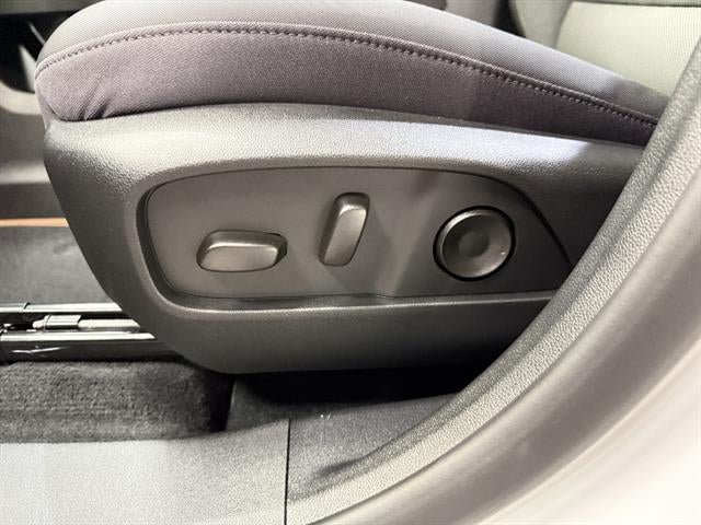 New 2026 GMC Terrain AT4 w/ LPO, Black Badging Package AWD/4WD image 23
