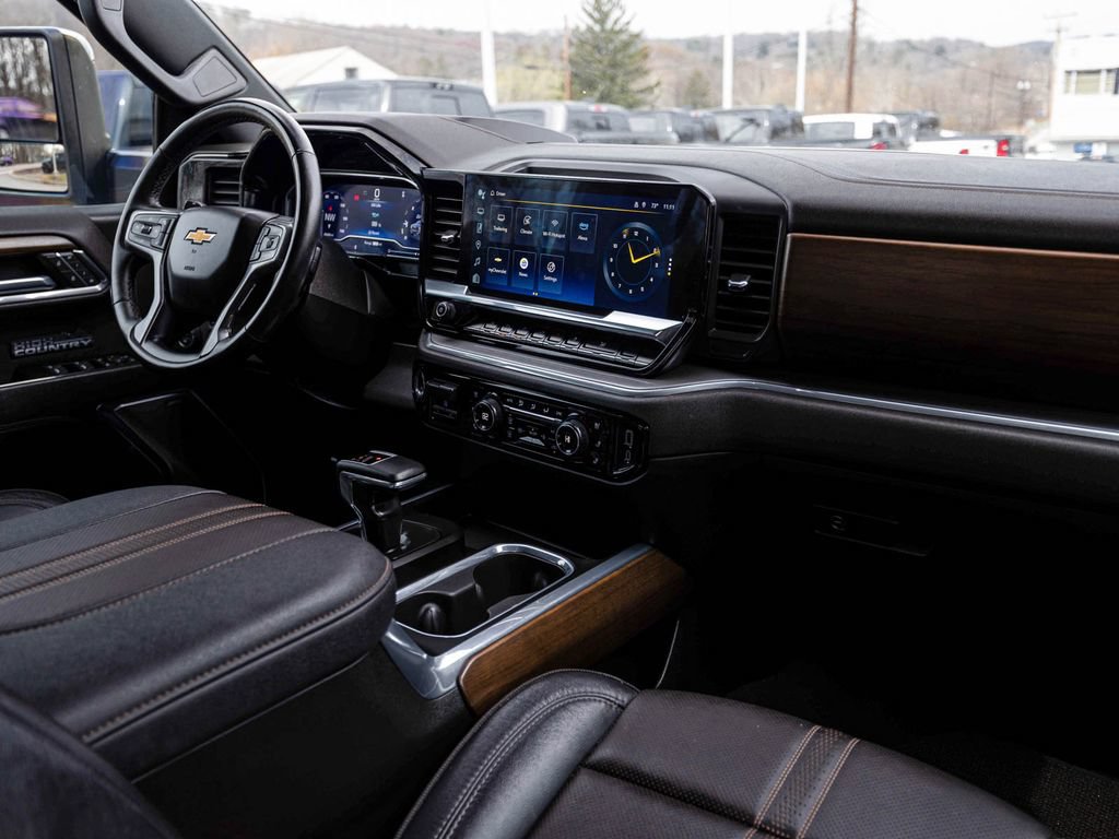 Used 2024 Chevrolet Silverado 1500 High Country w/ Technology Package AWD/4WD image 28